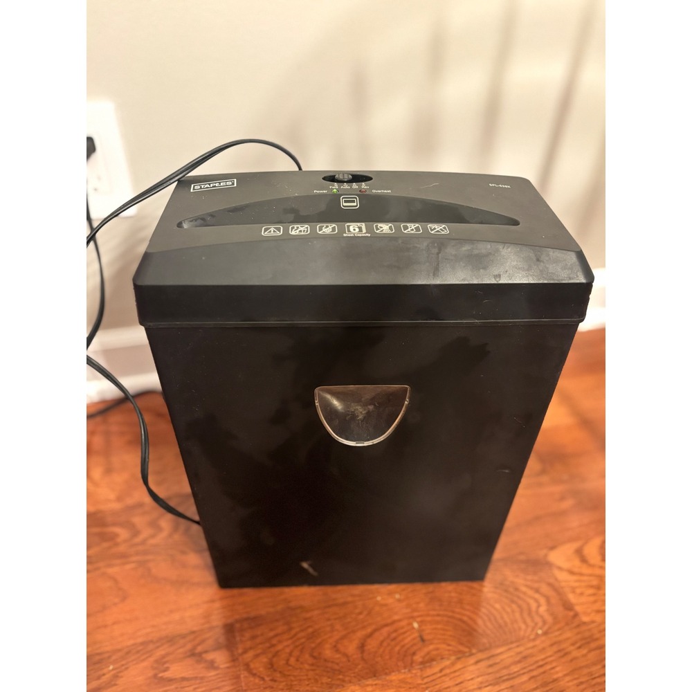 Staples SPL-638X 6 Sheet Cross Cut Paper Shredder Black 713327 3.7‎ Gallon Bin